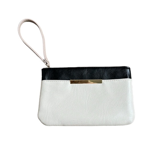 Apt. 9 Handbags - Apt 9 wristlet/clutch